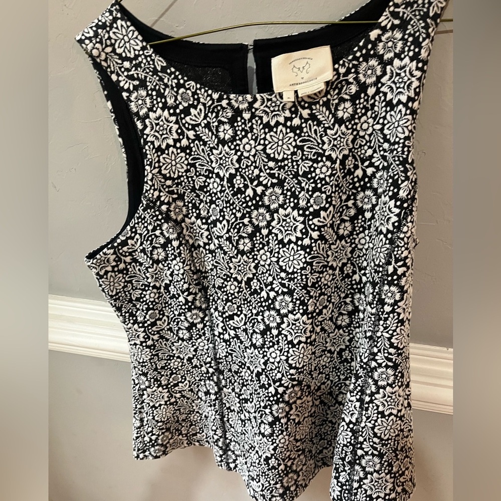 Black and white XL Anthropologie top with adorable tie in the back